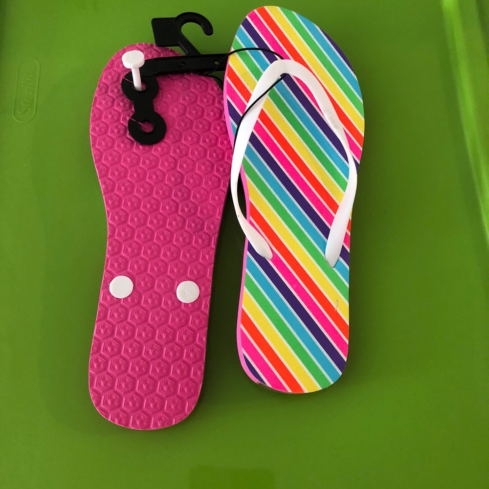 NWT Poolside Flip Flops!